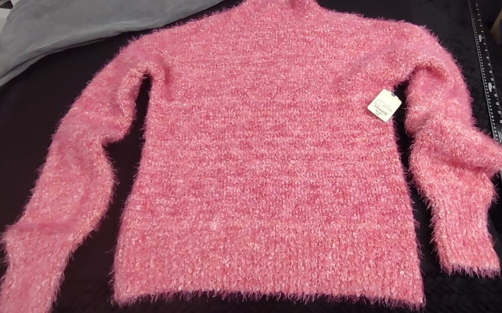 Women's Sweater NWT St JohnBay Sz medium Pink Retail $48Soft